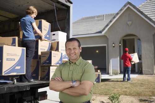 Selection of sturdy boxes and protective packing materials for local moves
